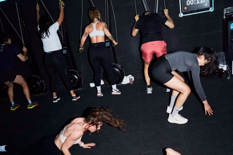 « Lâchez rien mes petits guerriers du mercredi soir ! » : l'Hyrox, sport de fitness vers les JO