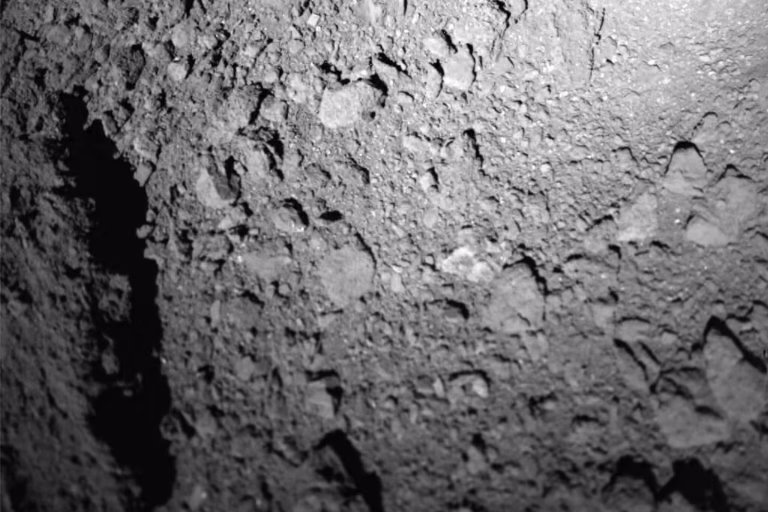 Cinq molécules fondamentales de l'ADN découvertes dans des échantillons de l'astéroïde Ryugu