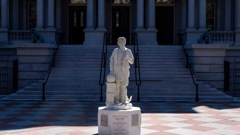 Cette statue de Christophe Colomb près de la Maison Blanche : un choix réfléchi
