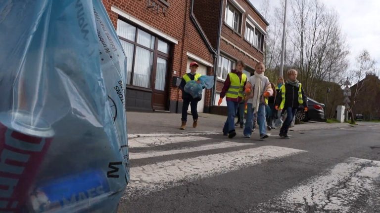 Grand Nettoyage 2026 : les élèves de Mousty lancent l'opération wallonne - RTBF Actus