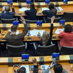 Immigration : le Parlement de l'UE approuve les hubs de retour pour les migrants