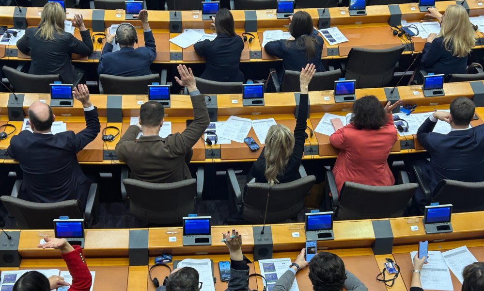 Immigration : le Parlement de l'UE approuve les hubs de retour pour les migrants