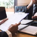 Entretien de licenciement : un avocat donne des conseils après une négociation d'augmentation