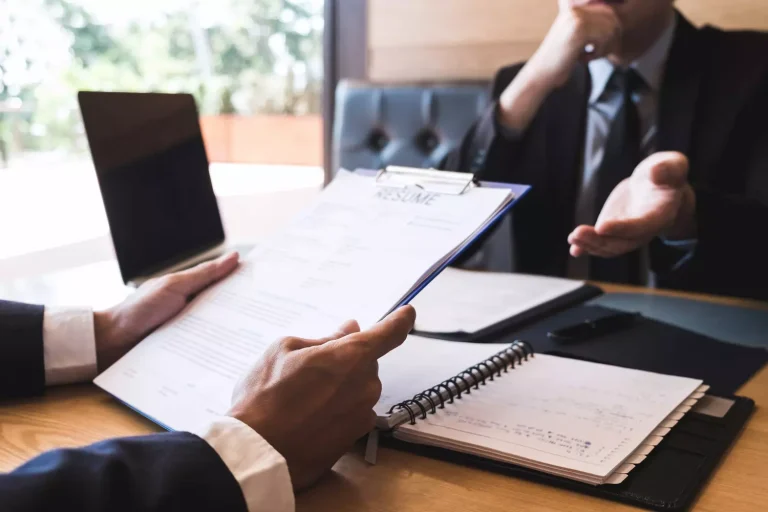 Entretien de licenciement : un avocat donne des conseils après une négociation d'augmentation