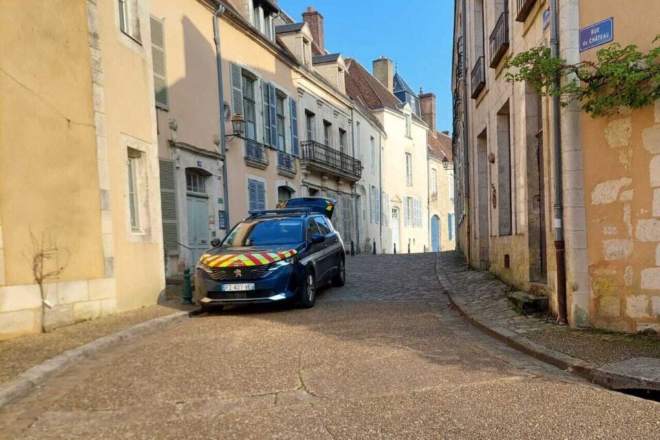 Les gendarmes étaient présents ce samedi 21 mars rue ville close à Bellême