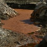 Lot : écoulements rouges dans la rivière Célé à Figeac, pollution ou phénomène naturel ?