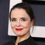 Amélie Nothomb commence son rituel quotidien chaque jour à 12h précises