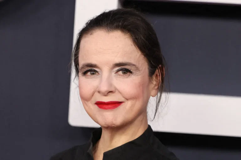 Amélie Nothomb commence son rituel quotidien chaque jour à 12h précises