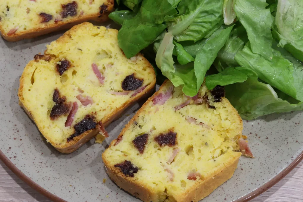 Règle des trois-tiers : la méthode pour un cake salé toujours moelleux