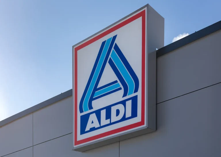 Aldi : un produit à moins de 6 euros pour lutter contre les mauvaises herbes au jardin