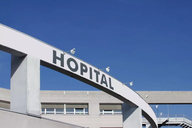 Mortalité anormale et mineurs enfermés : le pôle psychiatrique de Melun sous surveillance urgente