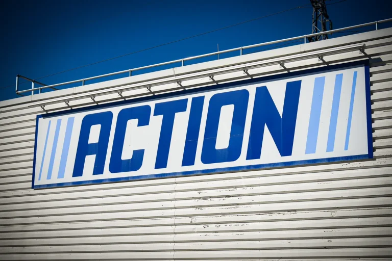 Ce meuble Action à moins de 35 euros optimise l'entrée et améliore son organisation