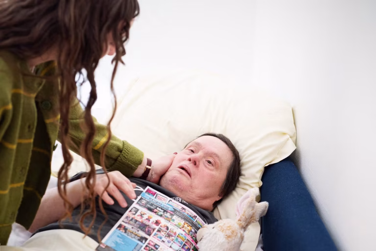 Trisomie 21 : le risque accru de développer Alzheimer dès la naissance