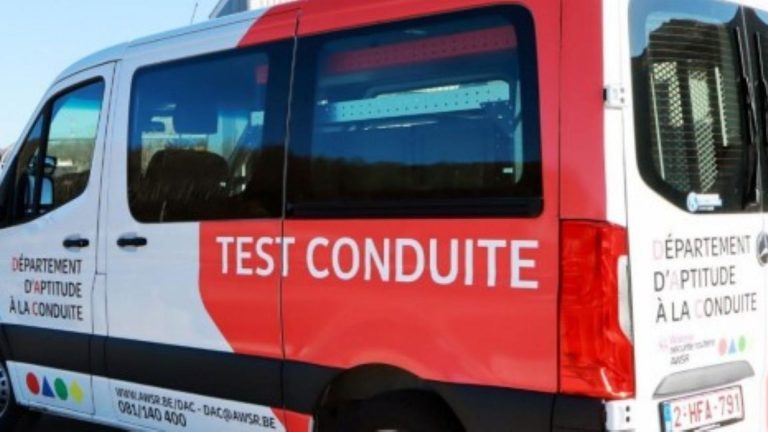 Un véhicule avec joystick pour conducteurs en situation de handicap - RTBF Actus