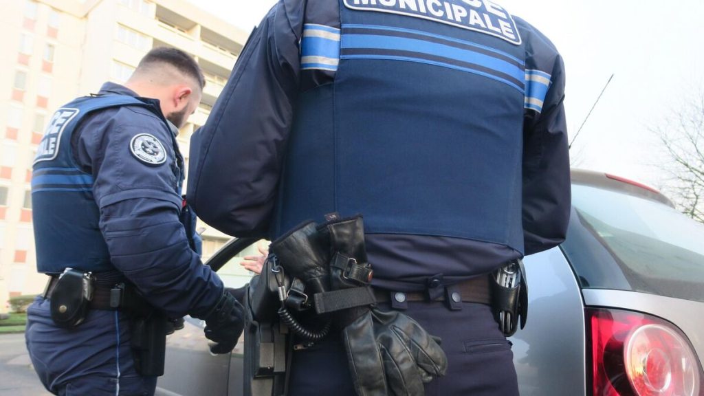 « Elle s’est mise à rouler à toute vitesse » : un policier municipal ouvre le feu après un refus d’obtempérer en Seine-et-Marne