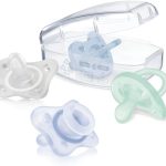 Chicco Kit de croissance 0-6 mois,lot de 4 sucettes, 2 sucettes 0-2 mois et 2 sucettes 2-6 mois,sucette souple et douce,favorise la respiration physiologique,favorise le bon développement de la bouche