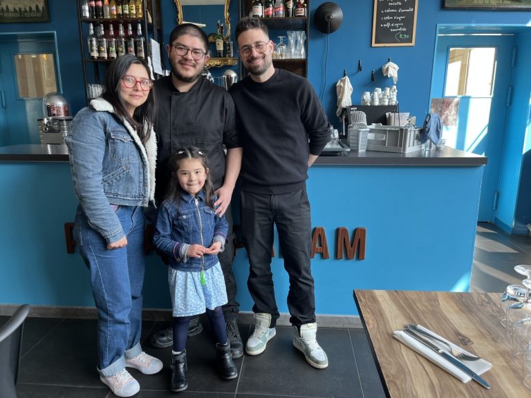 Un jeune Mexicain en situation précaire reçoit le soutien de son patron à Ouistreham