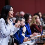 Journée des droits des femmes : Ruba Ghazal critique la misogynie sur Internet