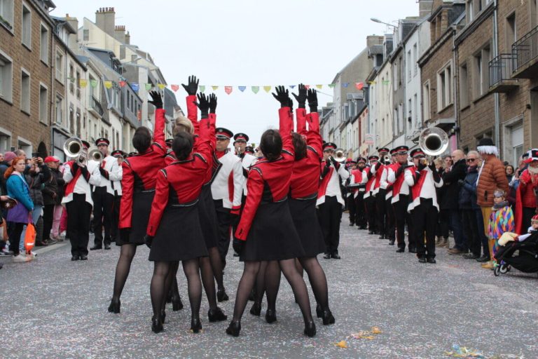 69e Mi-Carême de Coëx : 12 chars, 7 fanfares et des animations au programme
