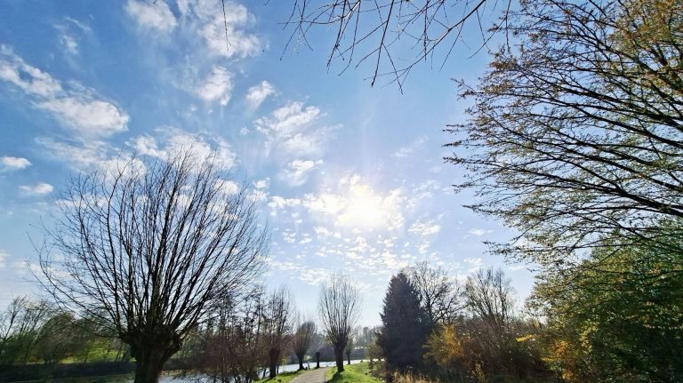 Météo en Belgique : temps lumineux avec quelques cumulus cet après-midi - RTBF Actus