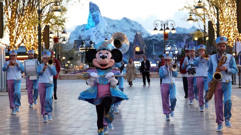 « Disney Adventure World » : inauguration des nouveaux espaces du parc avec une ambiance féerique.