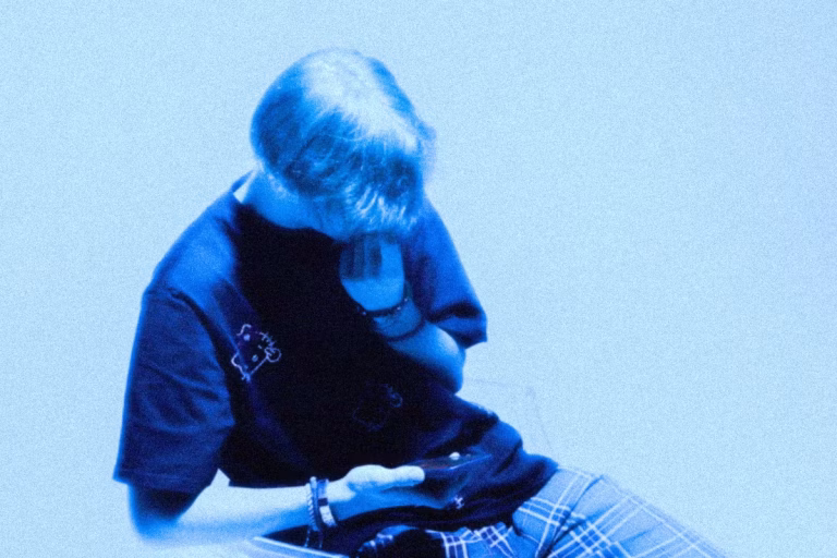 Ados et smartphones : l'importance du contrôle parental face aux défis numériques