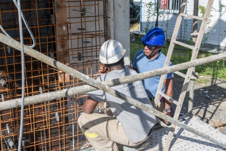Économie : la Feinc alerte sur une "impasse totale" et presse pour un accord institutionnel