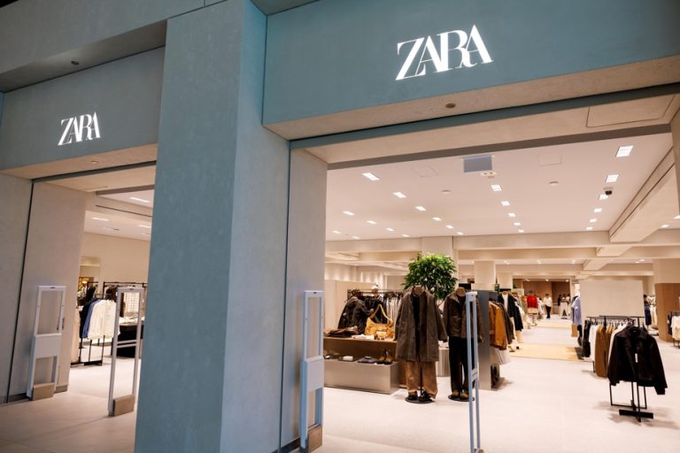 Zara et John Galliano s'associent pour un partenariat de deux ans