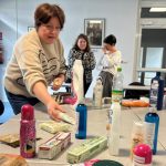 « Du coup on utilise quoi ? » : l’inquiétude de ces lycéens face aux perturbateurs endocriniens lors d’une expérience inédite à Châteauroux