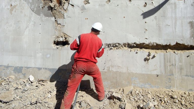 Plus de 85 millions d’euros redressés en 2025 en Rhône-Alpes, le BTP champion du travail dissimulé