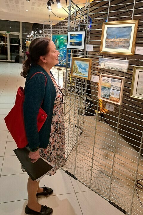 Vernissage de l'exposition 'Une vie, des émotions en couleur' : découvrez les œuvres