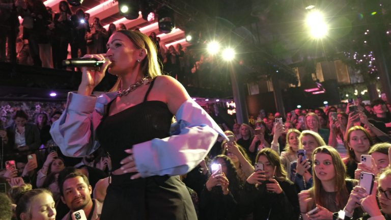 La chanteuse lyonnaise Vitaa dans le classement des personnalités préférées du Journal de Mickey