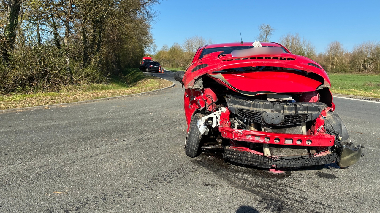 Accident de la route à Vouillon : quatre blessés évacués vers l'hôpital après la collision