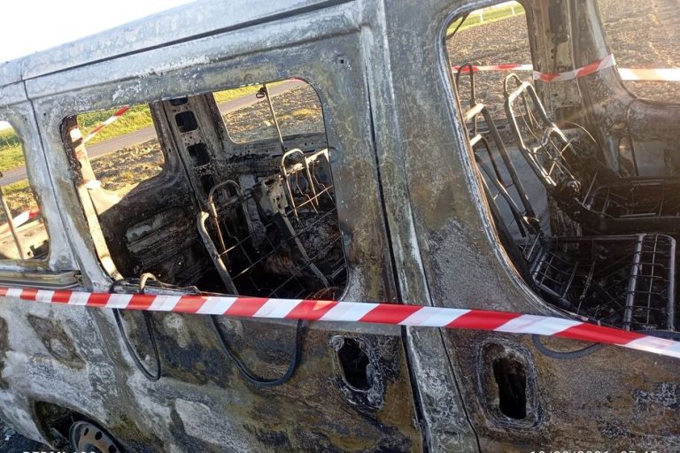 Un club de football de l'Eure appelle à la solidarité après le vol et l'incendie de son minibus