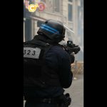 Une ville adopte une police sans armes : enjeux et réactions