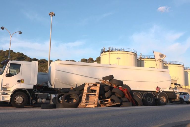 Fin du blocage des dépôts pétroliers en Corse, des mesures annoncées par les autorités