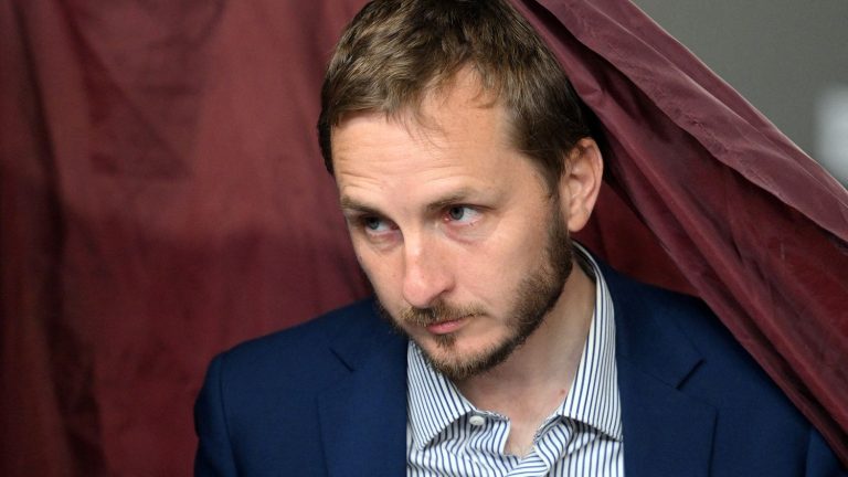 François Piquemal, ex-candidat LFI à Toulouse, conteste l'élection pour ingérences numériques étrangères.