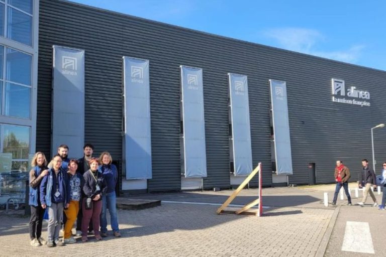 Dernier jour avant la fermeture d'Alinéa : des larmes pour une liquidation rapide