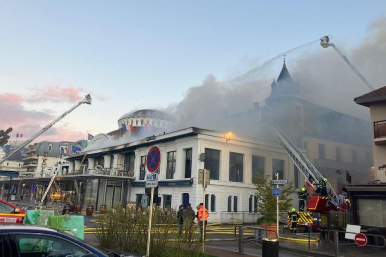 Incendie près du casino d'Évian : d'importants moyens déployés, travaux d'isolation en cause.
