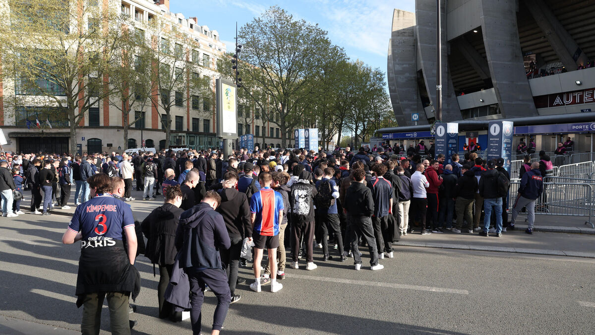Deux frères arrêtés pour avoir vendu 2 000 faux billets de matchs du PSG sur TikTok.