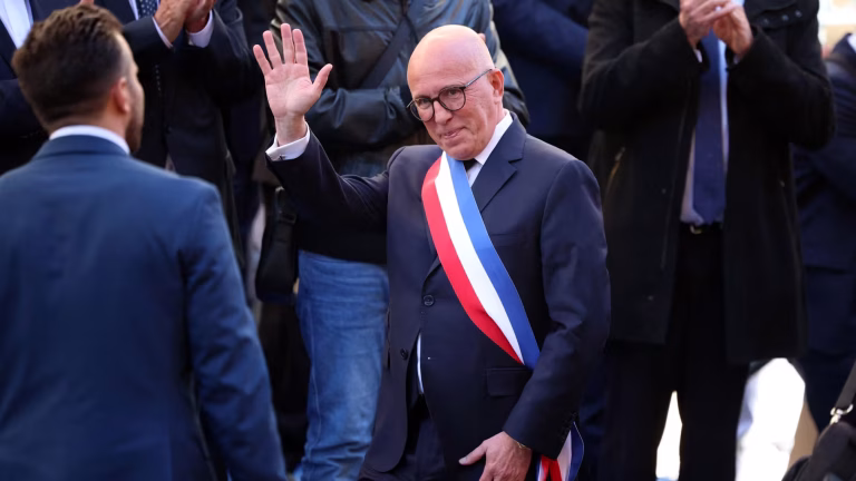 Éric Ciotti soutient les Jeux d’hiver 2030 à Nice, mais refuse le projet initial.