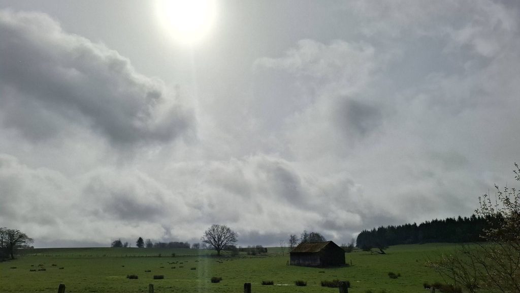 Météo en Belgique : giboulées attendues ce lundi selon RTBF Actus