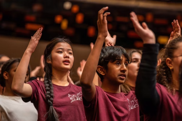 À la Philharmonie, les ados explorent les bienfaits du chant choral sur l'estime de soi