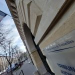 Yvelines : le patron d'une salle de sport fracasse la voiture d'un client avec une pelle