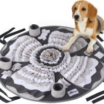 IEUUMLER Tapis de fouille Chien, Antidérapant Educateur Snuffle Mat, Intelligent Lavable Tapis Reniflant pour Chien Stress, Ennui Release,Santé FC017 (Gris et Blanc)