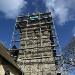 L’église Saint-Martin d’Haussez dévoile son nouveau clocher après un mois de travaux.