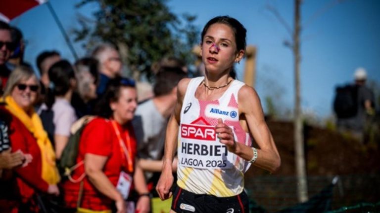 Chloé Herbiet bat le record de Belgique du semi-marathon après son exploit au marathon