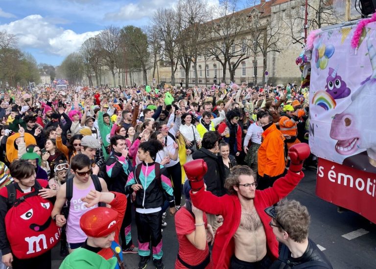 Au Carnaval étudiant de Caen, certains produits et déguisements sont formellement interdits