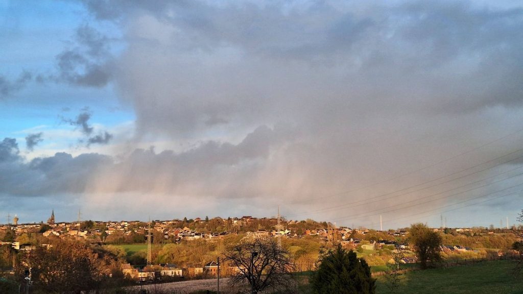 Météo en Belgique : conditions capricieuses et perturbées à prévoir selon RTBF Actus