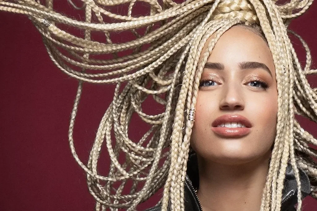 Eurovision 2026 : la vidéo de 'Regarde !', chanson de Monroe, candidate officielle de la France